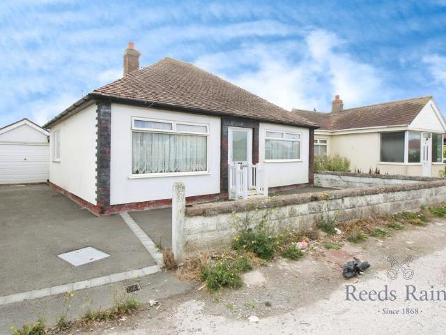 Bungalow for sale in Kinmel Bay, Wales