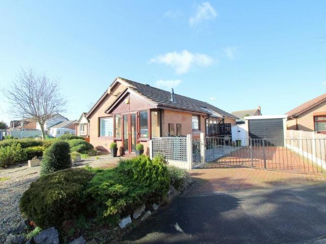Bungalow for sale in Kinmel Bay, Wales