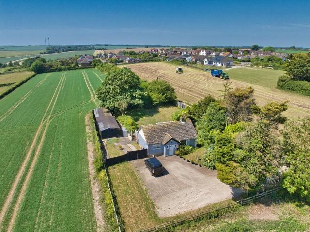 Bungalow for sale in Nelson Park, Ash