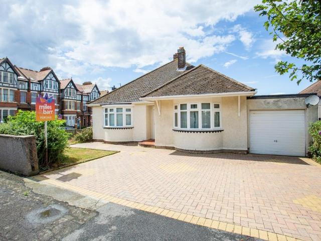 Bungalow for sale in Hunter's Forstal, Canterbury