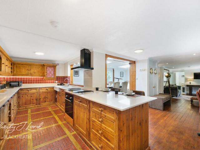 Bungalow for sale in Shooters Hill, Greater London