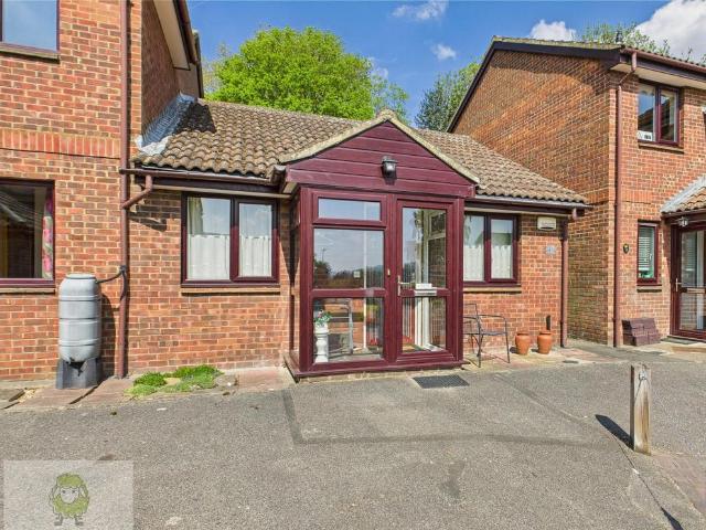 Bungalow for sale in Strood