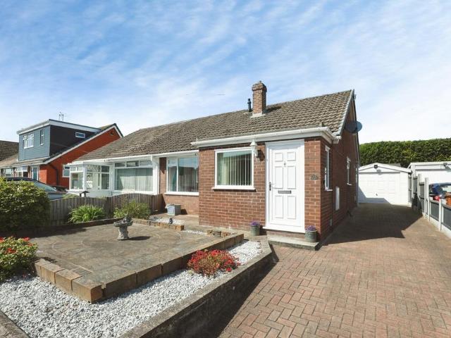 Bungalow for sale in Shavington cum Gresty, Shavington