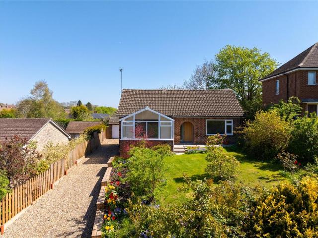 Bungalow for sale in Tingewick, Buckinghamshire