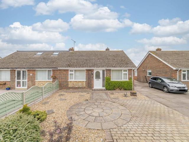 Bungalow for sale in Oad Street, Kent