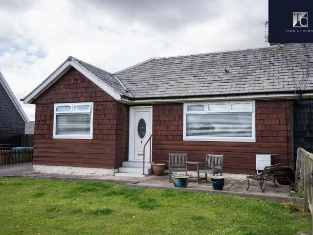 Bungalow for sale in Moodiesburn, Scotland