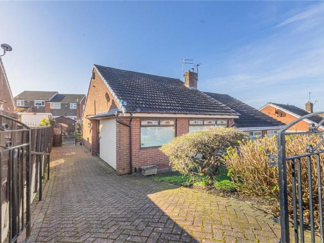 Bungalow for sale in Shaw and Crompton, Pendock