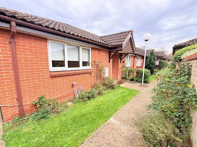 Bungalow for sale in Acle, Crostwick