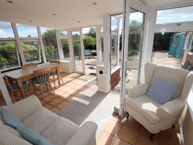 Bungalow for sale in Holland-on-Sea, Dale Hill