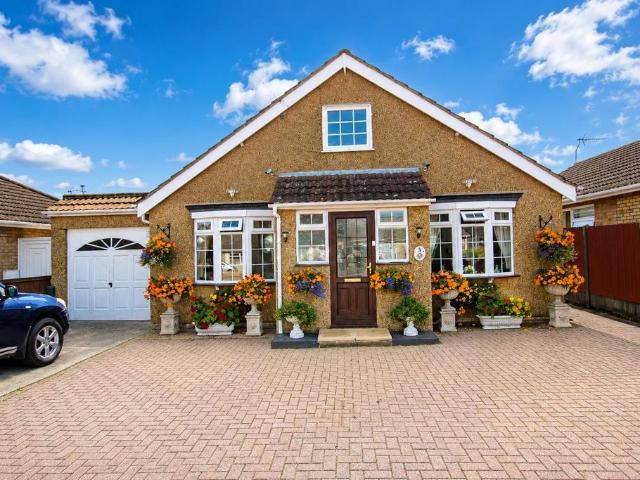 Bungalow for sale in Holland-on-Sea, Dale Hill