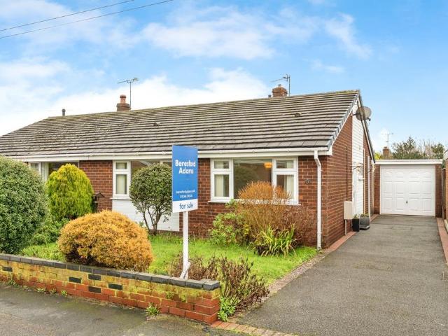 Bungalow for sale in The Green, Higher Kinnerton
