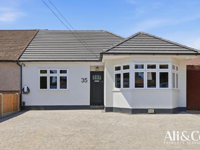 Bungalow for sale in Chadwell St Mary, Essex