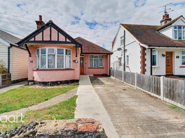 Bungalow for sale in Sutton, Barling