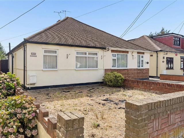 Bungalow for sale in Rainham, Greater London