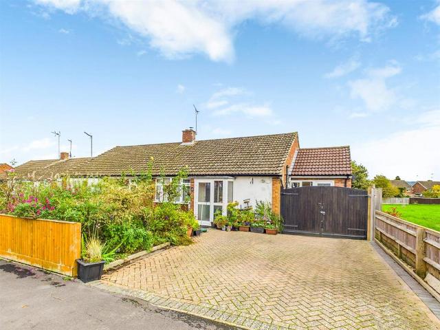 Bungalow for sale in Bedgrove, Aylesbury
