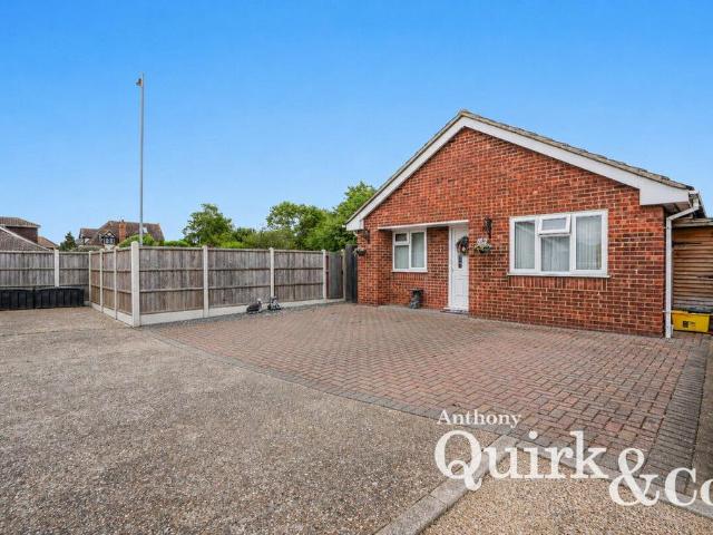 Bungalow for sale in Winter Gardens, Essex