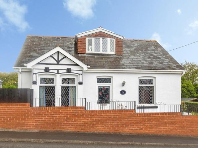 Bungalow for sale in Llangyndeyrn, Meinciau