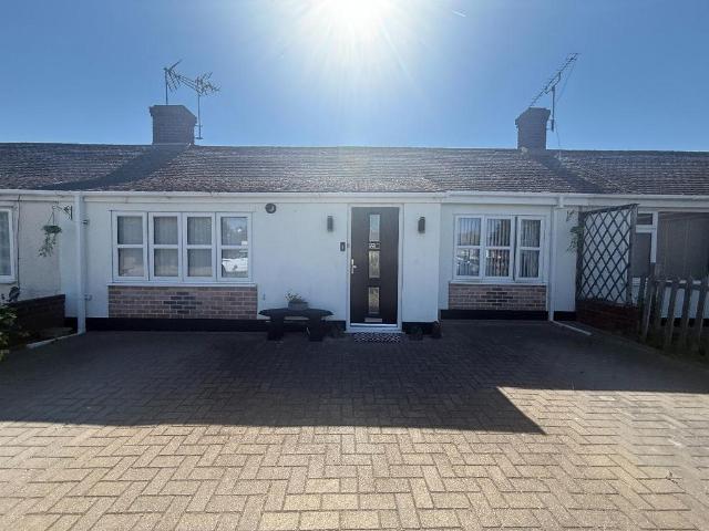 Bungalow for sale in Winter Gardens, Essex