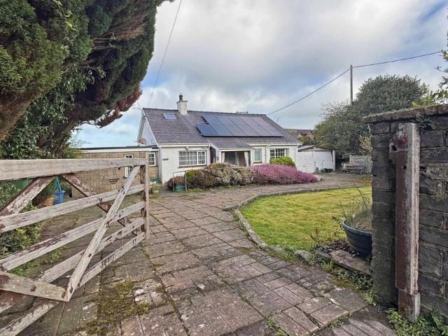 Bungalow for sale in Rhostryfan, Wales