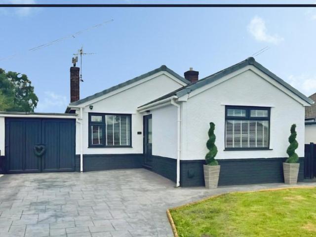 Bungalow for sale in Coedpoeth, Wales