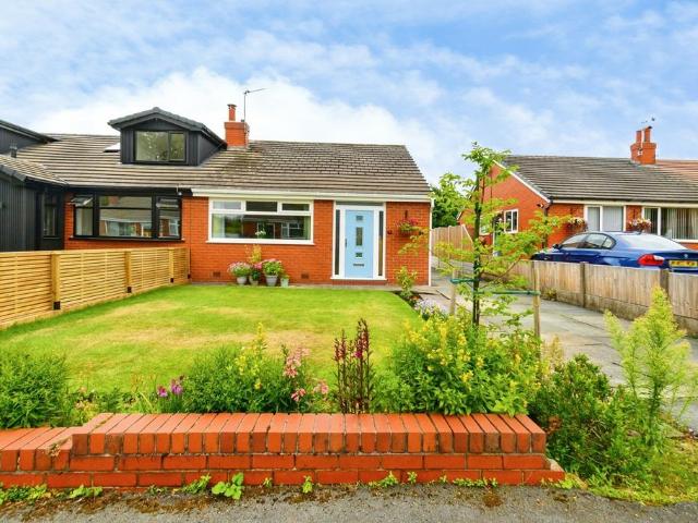 Bungalow for sale in Ellenbrook, Salford