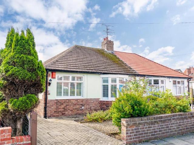 Bungalow for sale in New York, Monkseaton