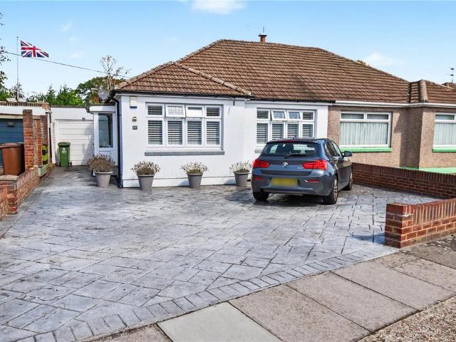 Bungalow for sale in Barnehurst, Greater London