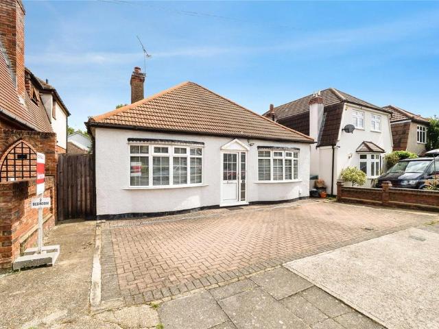 Bungalow for sale in Gidea Park, Greater London