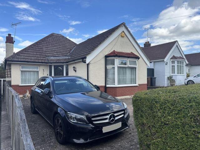 Bungalow for sale in Potters Bar, Hertfordshire