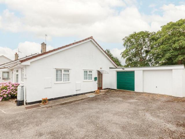 Bungalow for sale in Feckenham, City Of Bristol