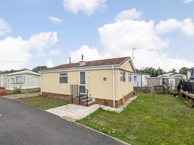 Park Home for sale in Hillview, Surrey