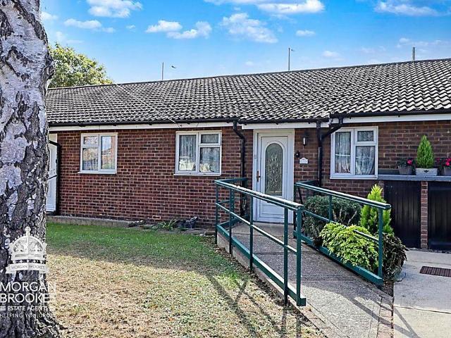 Bungalow for sale in Wickford, Basildon