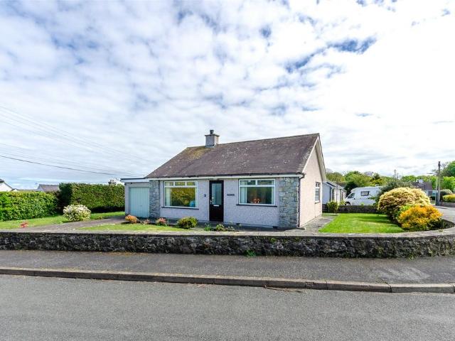 Bungalow for sale in Llanfair-Mathafarn-Eithaf, Benllech