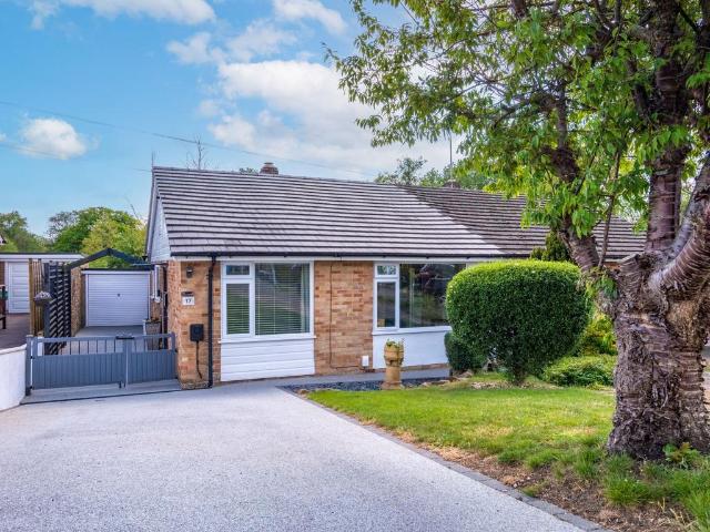 Bungalow for sale in Emmbrook, Wokingham
