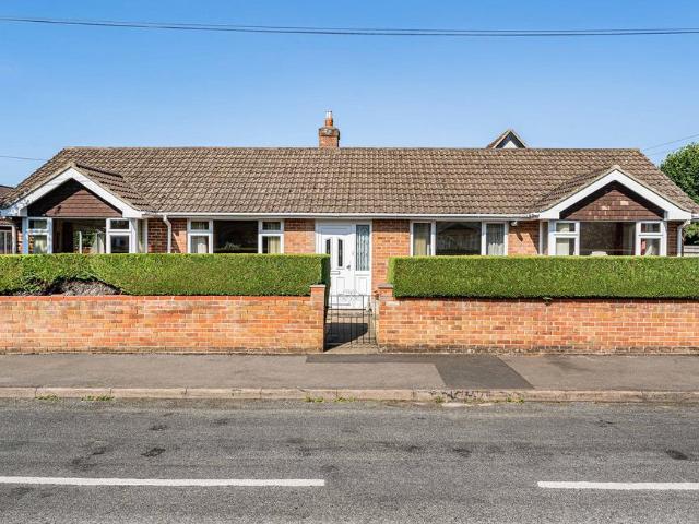 Bungalow for sale in Dromore, Oxfordshire