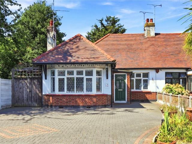 Bungalow for sale in Alton Barnes, Essex