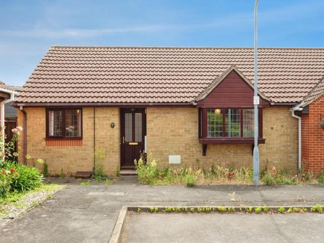 Bungalow for sale in Fairlop, Greater London