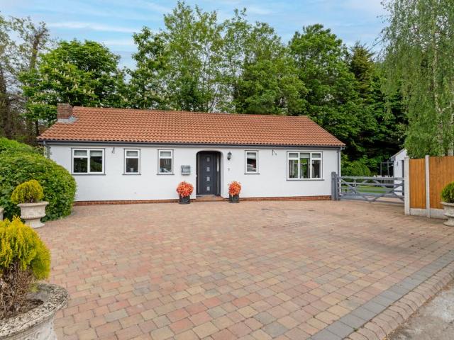 Bungalow for sale in Sawbridgeworth, Colliers End