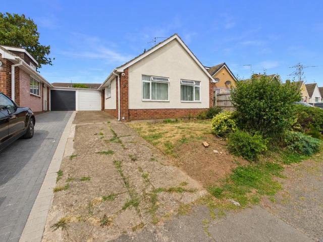 Bungalow for sale in Dines Green, Worcestershire