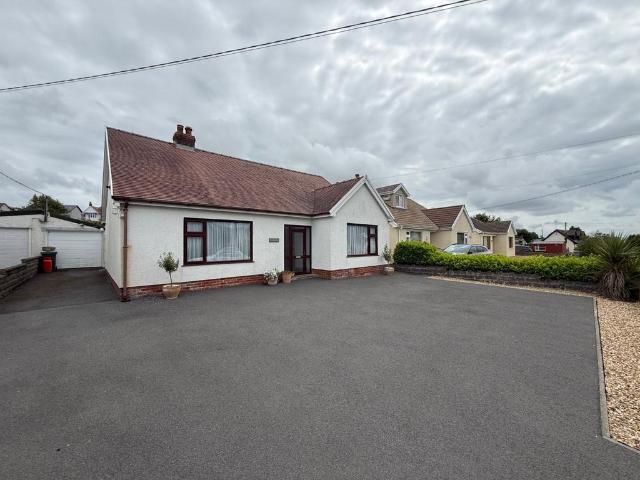 Bungalow for sale in Y Ferwig, Wales