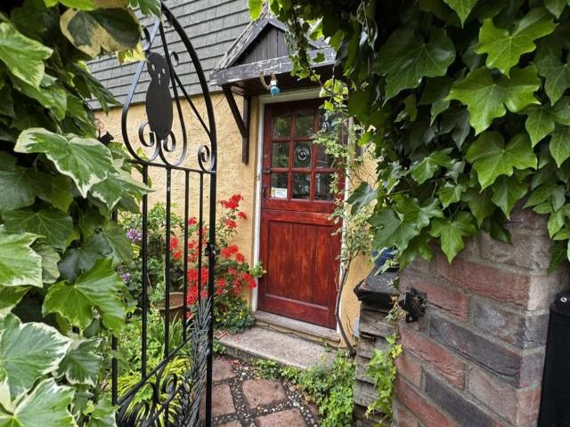 Bungalow for sale in Sudbury, Chelmondiston