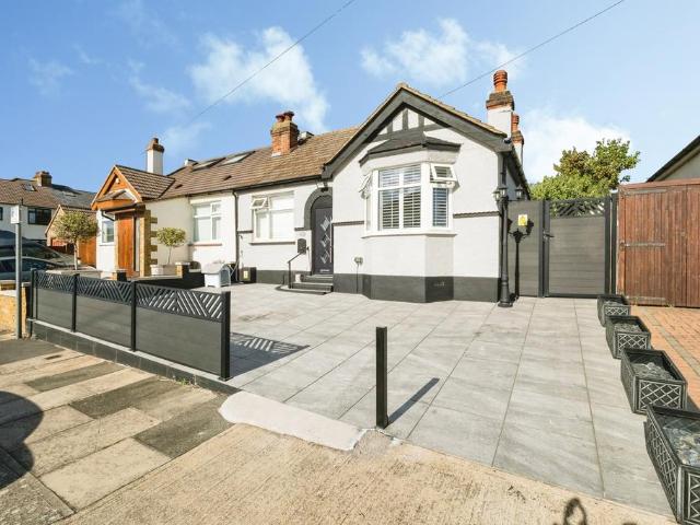 Bungalow for sale in London Borough of Havering, Greater London