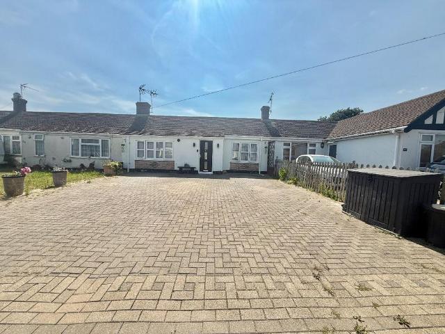 Bungalow for sale in Winter Gardens, Essex