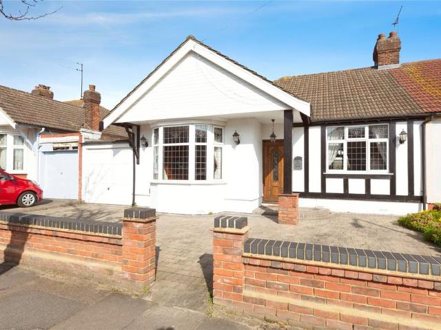 Bungalow for sale in London Borough of Redbridge, Greater London