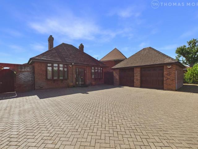 Bungalow for sale in Huntingdon, Cambridgeshire