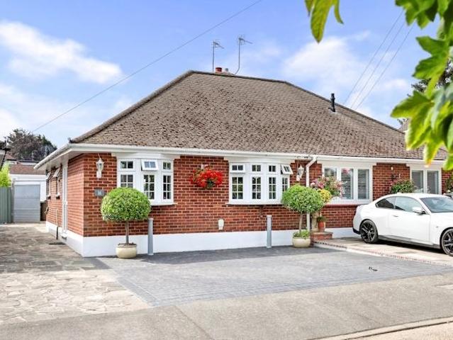 Bungalow for sale in Pilgrims' Hatch, Navestock Side