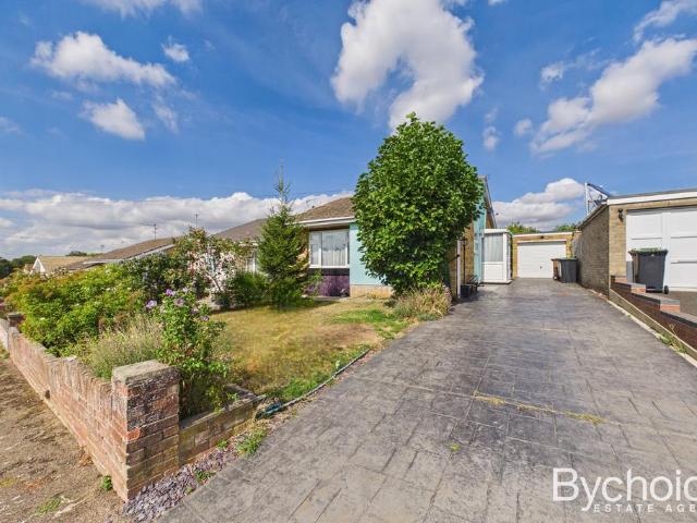 Bungalow for sale in Sudbury, Chelmondiston