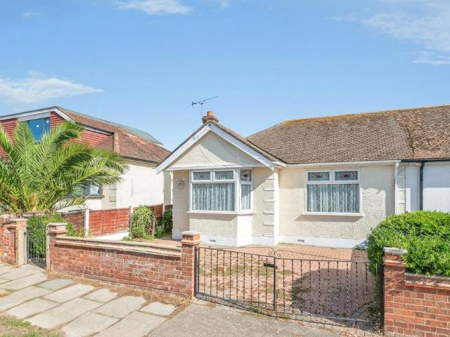 Bungalow for sale in Vange, Basildon