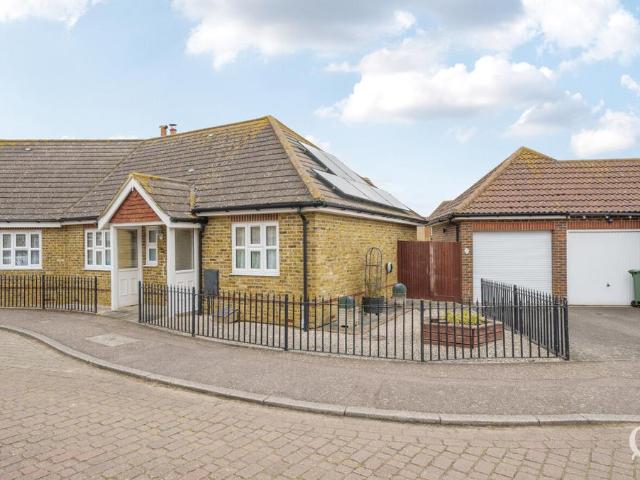 Bungalow for sale in Oad Street, Kent
