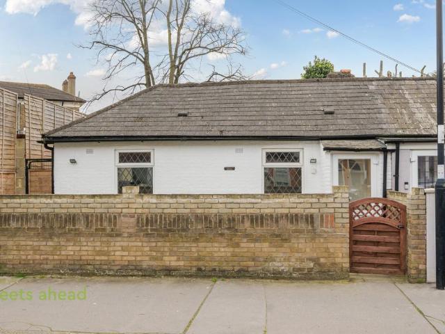 Bungalow for sale in London Borough of Croydon, Thornton Heath